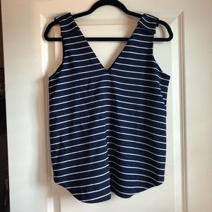 Banana Republic Vneck Front & Back Striped Top! 😍